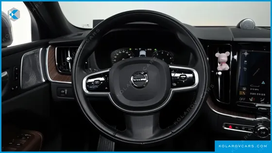 VOLVO XC60 B5 INSCRIPTION