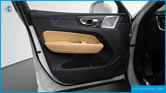 VOLVO XC60 B5 ULTRA BRIGHT