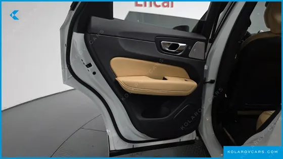 VOLVO XC60 B5 ULTRA BRIGHT