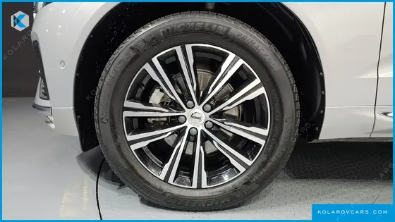 VOLVO XC60 B5 INSCRIPTION