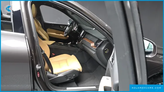 VOLVO XC60 B5 ULTRA BRIGHT