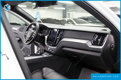 VOLVO XC60 T8 R-DESIGN