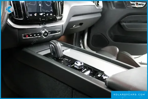 VOLVO XC60 T8 R-DESIGN