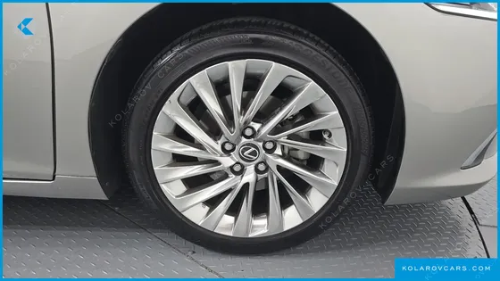 LEXUS ES LUXURY PLUS