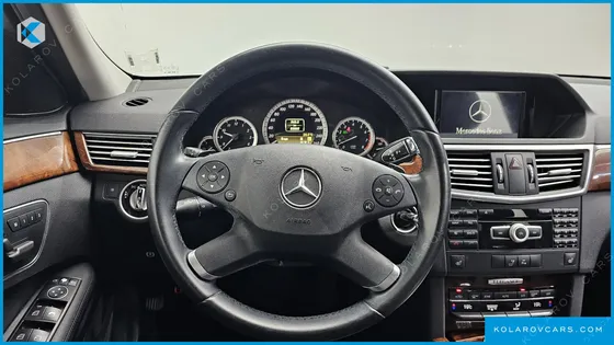 MERCEDES E-CLASS E300 ELEGANCE