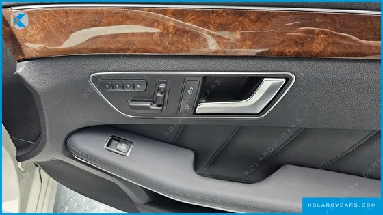 MERCEDES E-CLASS E300 ELEGANCE