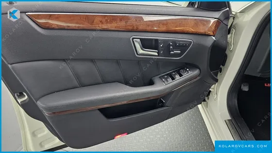 MERCEDES E-CLASS E300 ELEGANCE