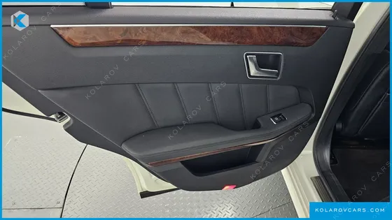 MERCEDES E-CLASS E300 ELEGANCE