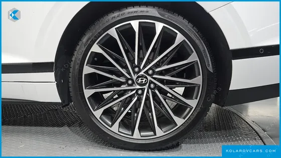 HYUNDAI GRANDEUR CALLIGRAPHY
