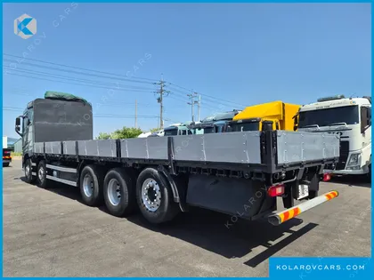 VOLVO CARGO TRUCK 10X4