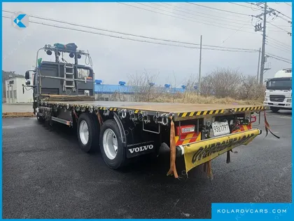 VOLVO CARGO TRUCK 6X4
