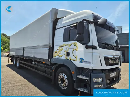 VOLVO CARGO TRUCK 6X2