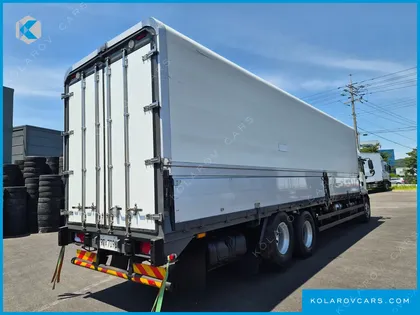 VOLVO CARGO TRUCK 6X2