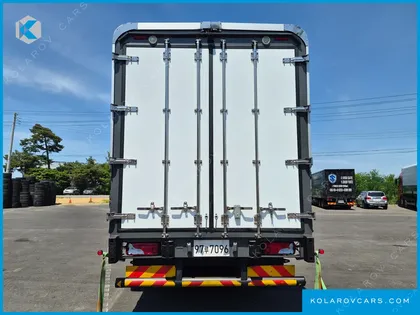 VOLVO CARGO TRUCK 6X2
