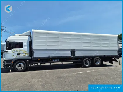 VOLVO CARGO TRUCK 6X2