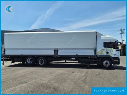 VOLVO CARGO TRUCK 6X2