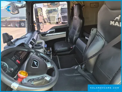 VOLVO CARGO TRUCK 6X2