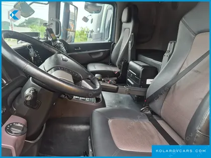 VOLVO CARGO TRUCK 6X2