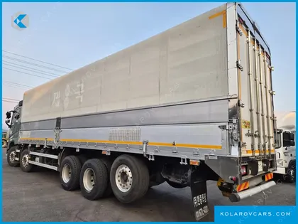 VOLVO CARGO TRUCK 10X4