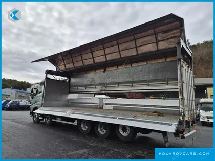VOLVO CARGO TRUCK 10X4