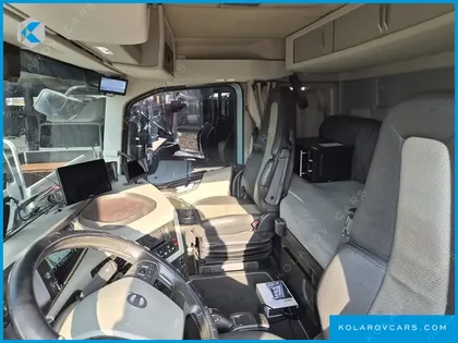 VOLVO CARGO TRUCK 10X4