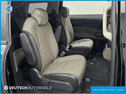 KIA CARNIVAL 9-SEATER PRESTIGE