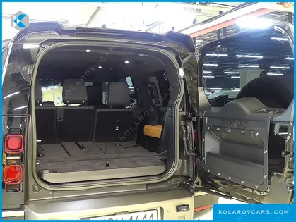 LAND ROVER DEFENDER 130 D300 X-DYNAMIC HSE