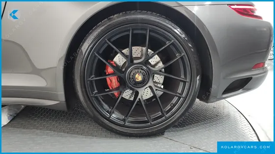 PORSCHE 911 CARRERA 4 GTS