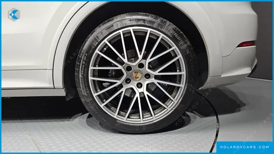 PORSCHE CAYENNE 3.0 COUPE PLATINUM EDITION