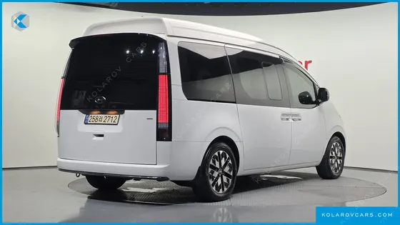 HYUNDAI STARIA 4WD LOUNGE 9-SEATER
