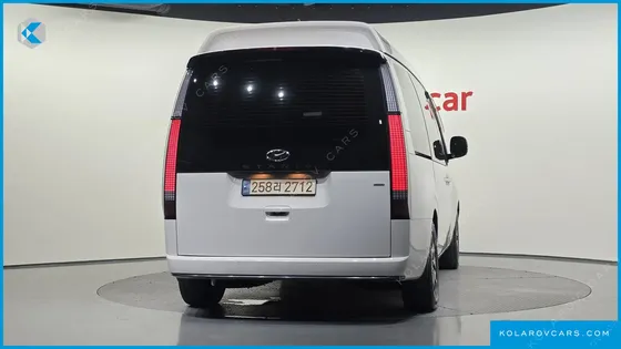 HYUNDAI STARIA 4WD LOUNGE 9-SEATER