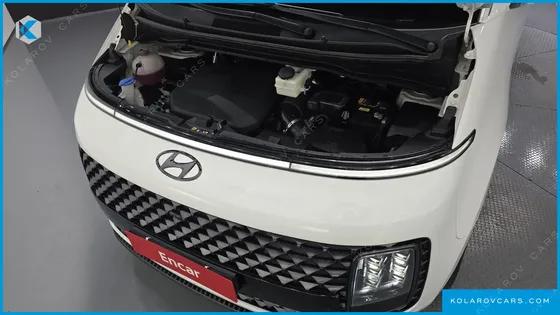 HYUNDAI STARIA 4WD LOUNGE 9-SEATER