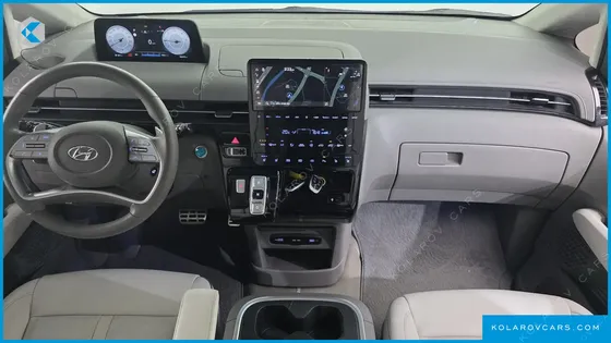HYUNDAI STARIA 4WD LOUNGE 9-SEATER