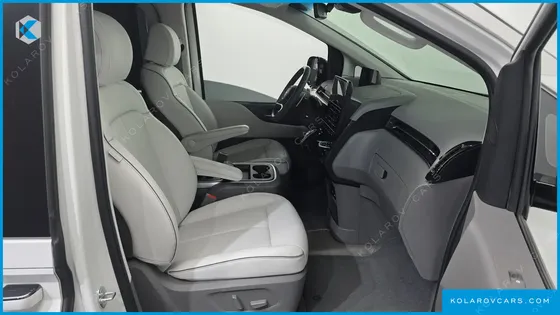 HYUNDAI STARIA 4WD LOUNGE 9-SEATER