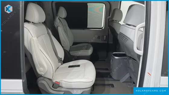 HYUNDAI STARIA 4WD LOUNGE 9-SEATER