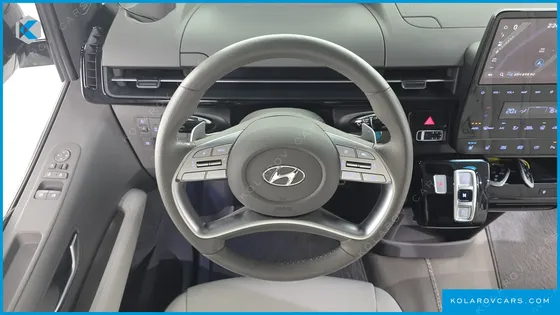 HYUNDAI STARIA 4WD LOUNGE 9-SEATER
