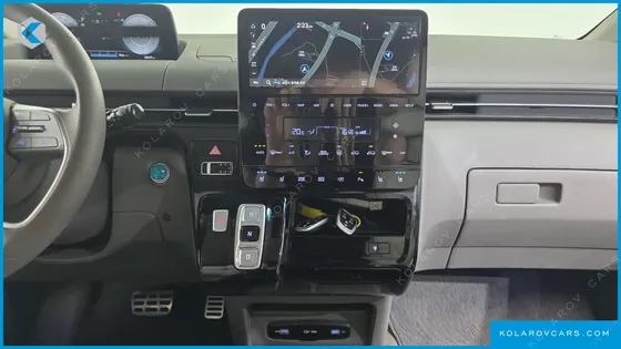 HYUNDAI STARIA 4WD LOUNGE 9-SEATER