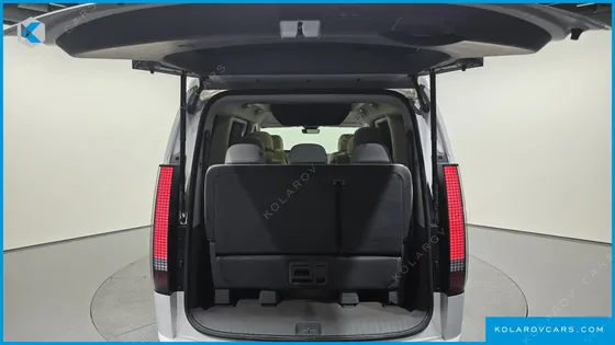 HYUNDAI STARIA 4WD LOUNGE 9-SEATER