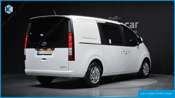 HYUNDAI STARIA CARGO 5-SEATER