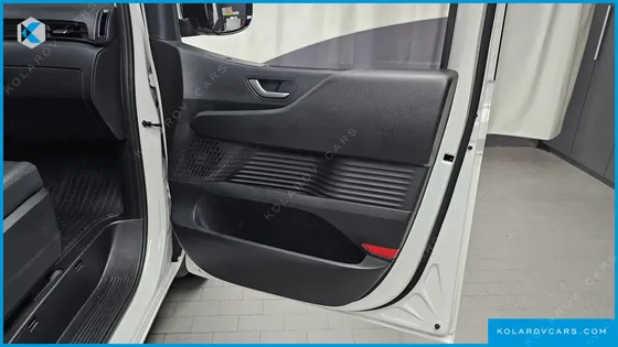 HYUNDAI STARIA CARGO 5-SEATER