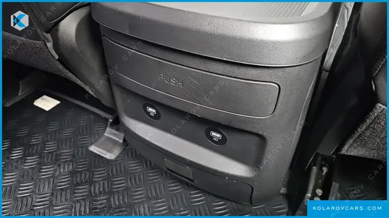 HYUNDAI STARIA CARGO 5-SEATER