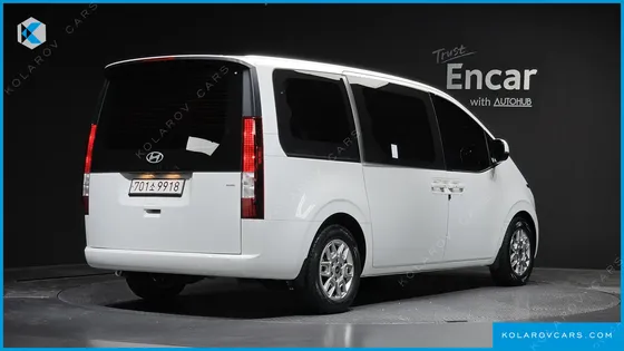 HYUNDAI STARIA 4WD TOURER 11-SEATER