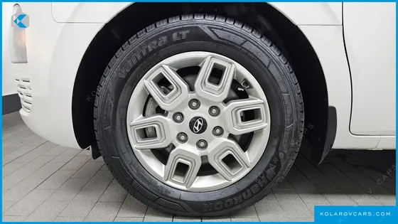 HYUNDAI STARIA 4WD TOURER 11-SEATER