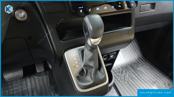 HYUNDAI STARIA 4WD TOURER 11-SEATER