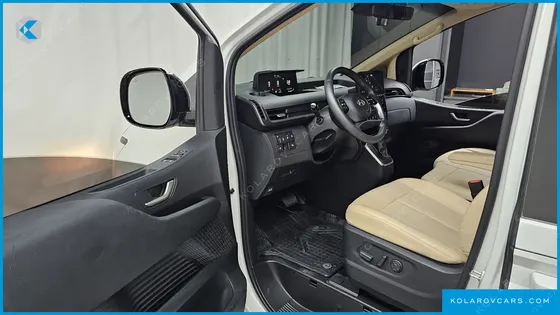 HYUNDAI STARIA 4WD TOURER 11-SEATER