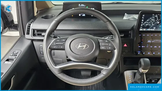 HYUNDAI STARIA 4WD TOURER 11-SEATER