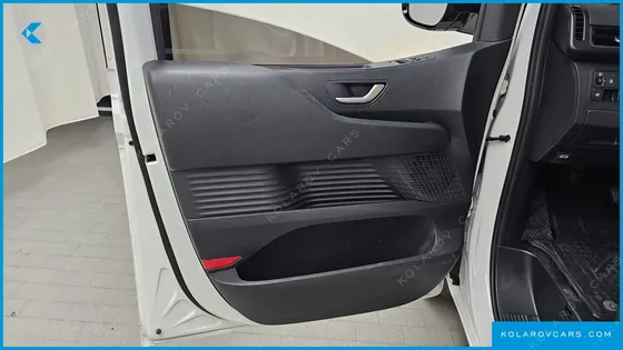 HYUNDAI STARIA 4WD TOURER 11-SEATER