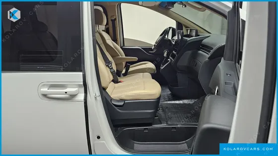 HYUNDAI STARIA 4WD TOURER 11-SEATER