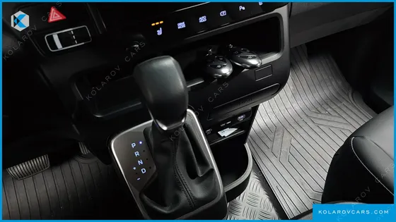 HYUNDAI STARIA L3.5 CARGO 5-SEATER