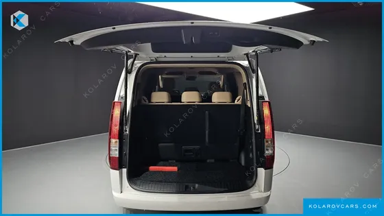 HYUNDAI STARIA TOURER 9-SEATER
